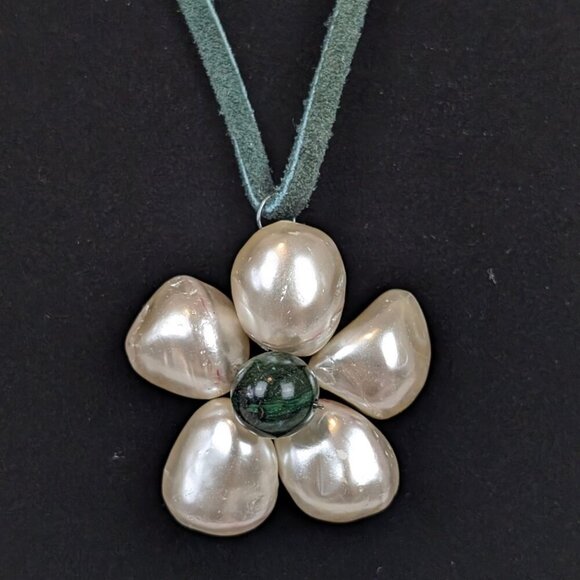 (2/$20) V. Faux Pearl Floral Pendant Necklace - Picture 3 of 6